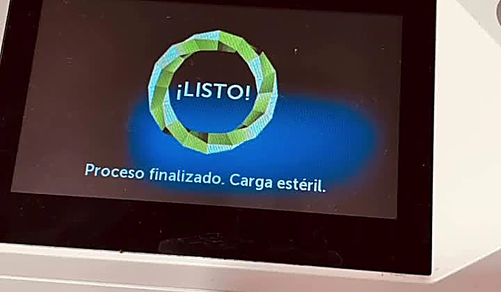 Pantalla del autoclave del estudio con el mensaje: ¡Listo! Proceso finalizado. Carga estéril.